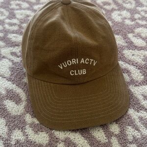 Vuori ACTV Club Tan adjustable women’s hat one size